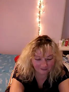 Snapshot of Lusi-777 chatting on February 25, 5:04 pm Lusi-777 online show from February 25, 5:04 pm