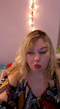 Snapshot of Lusi-777 chatting on March 1, 4:22 pm Lusi-777 online show from March 1, 4:22 pm
