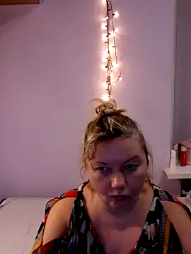 Snapshot of Lusi-777 chatting on March 7, 7:27 pm Lusi-777 online show from March 7, 7:27 pm