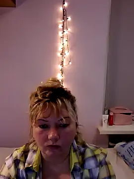 Snapshot of Lusi-777 chatting on March 9, 5:06 pm Lusi-777 online show from March 9, 5:06 pm