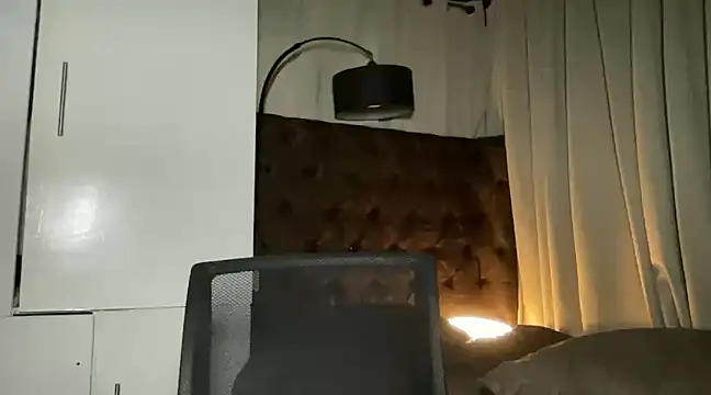 Lilly cruz online show from December 11, 8:28 pm