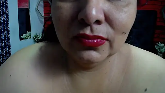 Snapshot of TistMature chatting on February 10, 1:01 pm TistMature online show from February 10, 1:01 pm