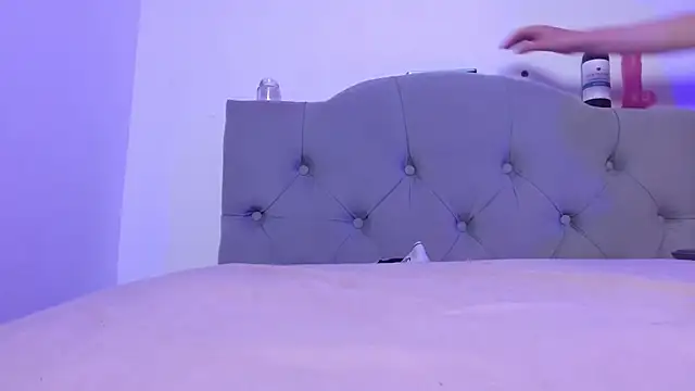 Red-moon1 online show from February 6, 4:58 pm