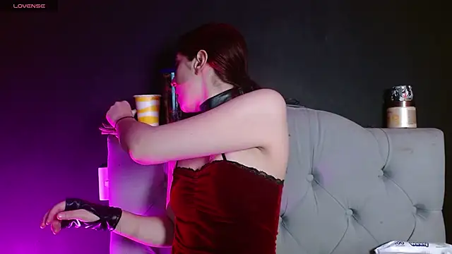 Snapshot of Red-moon1 chatting on February 15, 4:31 am Red-moon1 online show from February 15, 4:31 am