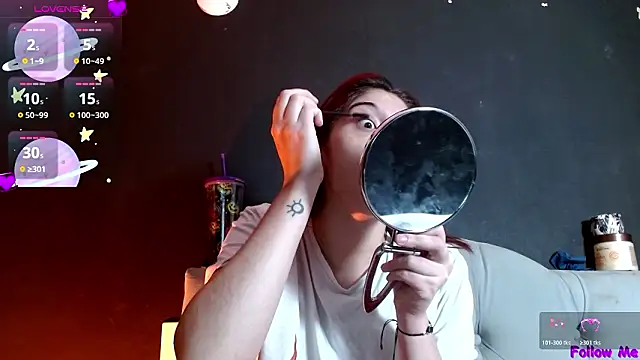 Snapshot of Red-moon1 chatting on February 28, 4:35 am Red-moon1 online show from February 28, 4:35 am