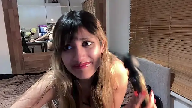 Snapshot of Focal_Humorist99 chatting on December 6, 12:23 am Focal Humorist99 online show from December 6, 12:23 am