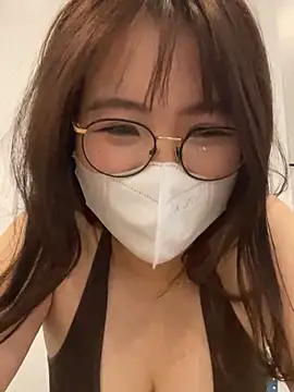 Onee-Chew online show from April 11, 10:30 am