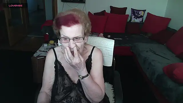 HeisseomaOriginal online show from February 3, 8:13 am