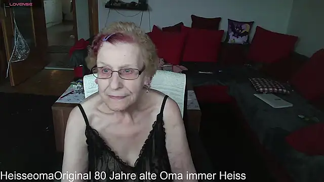 HeisseomaOriginal online show from March 11, 8:09 am