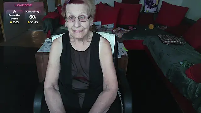 HeisseomaOriginal online show from October 8, 7:17 am