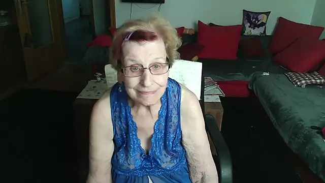 HeisseomaOriginal online show from April 14, 7:36 am