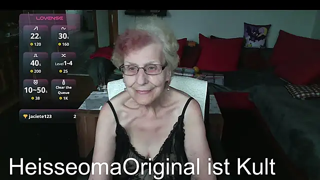 Snapshot of HeisseomaOriginal chatting on June 4, 7:14 am HeisseomaOriginal online show from June 4, 7:14 am