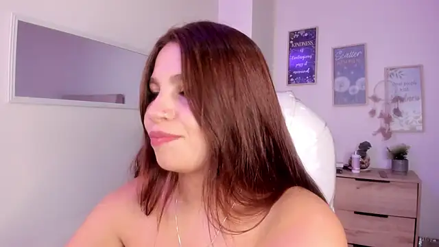 Snapshot of bluee_hazell chatting on March 19, 6:12 pm bluee hazell online show from March 19, 6:12 pm