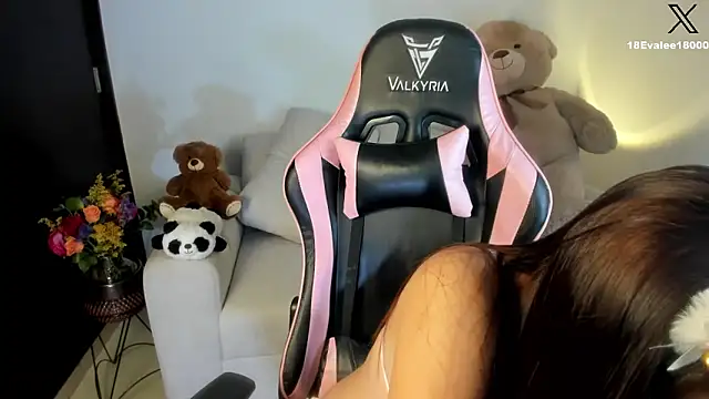 eval lee18 online show from January 31, 5:09 am