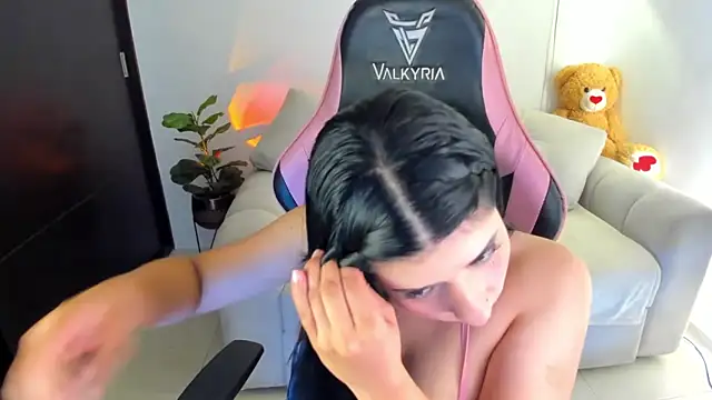 Snapshot of eval_lee18 chatting on February 11, 3:33 am eval lee18 online show from February 11, 3:33 am