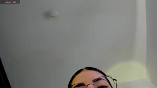 Snapshot of eval_lee18 chatting on April 29, 8:26 pm eval lee18 online show from April 29, 8:26 pm
