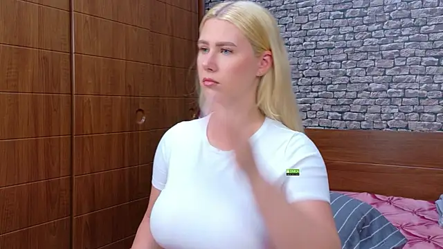 CuteBlondeMe online show from June 18, 3:49 pm