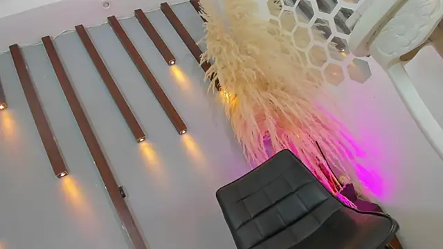 Sophia Cameron online show from October 4, 9:35 pm