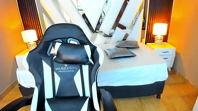 Linda4Petite online show from October 29, 5:58 pm