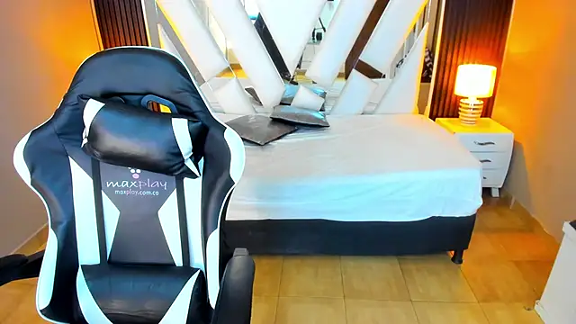 Linda4Petite online show from October 31, 6:09 pm