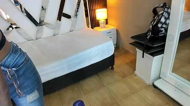 Linda4Petite online show from December 15, 6:01 pm