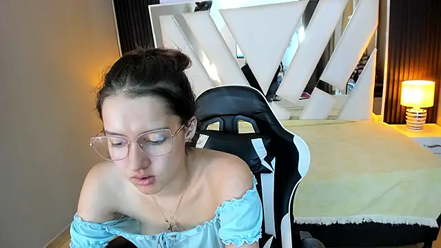 Linda4Petite online show from January 7, 6:54 pm