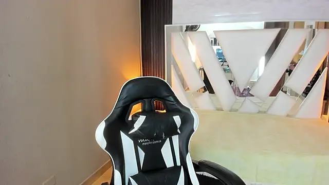 Linda4Petite online show from April 5, 1:41 pm