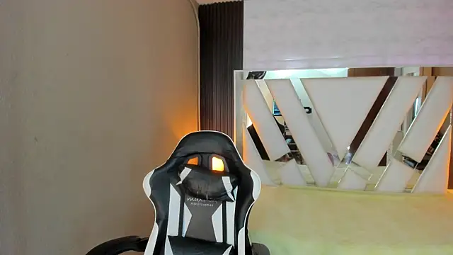 Linda4Petite online show from April 13, 6:24 pm