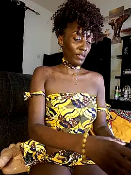 lynnkatrina online show from April 6, 7:15 pm