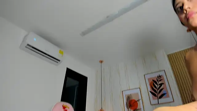 Snapshot of CameronCollins_ chatting on January 4, 10:24 pm CameronCollins online show from January 4, 10:24 pm