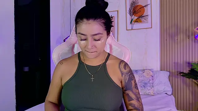 CameronCollins  online show from February 4, 7:31 pm