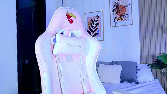 CameronCollins  online show from February 21, 7:48 pm