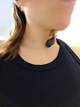 Ellie-L-Elizabeth online show from February 3, 5:14 pm