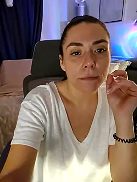 Ellie-L-Elizabeth online show from February 11, 10:50 pm