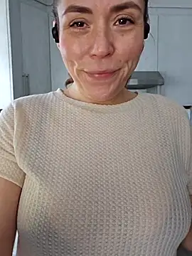 Ellie-L-Elizabeth online show from February 14, 9:21 pm