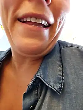 Ellie-L-Elizabeth online show from February 24, 5:31 pm