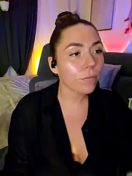 Ellie-L-Elizabeth online show from March 12, 12:10 am