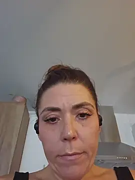 Ellie-L-Elizabeth online show from October 17, 4:31 pm