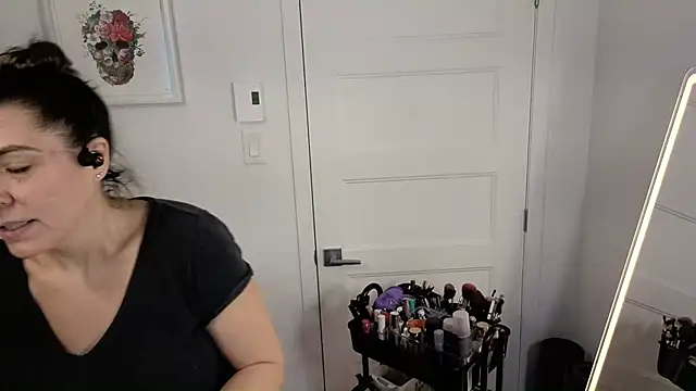 Ellie-L-Elizabeth online show from December 4, 3:10 pm