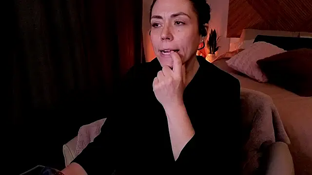 Ellie-L-Elizabeth online show from April 18, 3:32 am