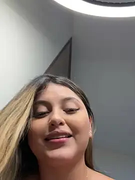 lunablossom  online show from January 8, 5:48 am