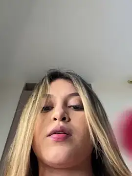 lunablossom  online show from February 17, 10:36 pm