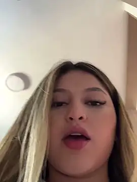 lunablossom  online show from March 16, 3:39 pm