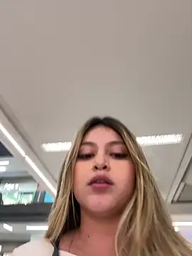 lunablossom  online show from March 21, 12:18 am