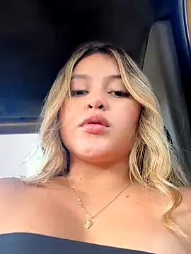 lunablossom  online show from September 21, 8:43 pm