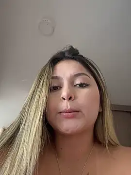 lunablossom  online show from November 20, 9:36 pm