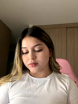 lunablossom  online show from December 20, 1:34 am