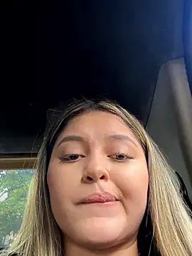 lunablossom  online show from January 17, 8:56 pm