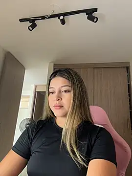 lunablossom  online show from March 29, 3:34 pm