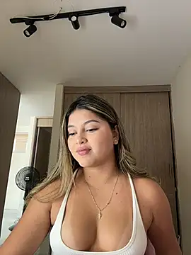 lunablossom  online show from April 5, 7:00 pm